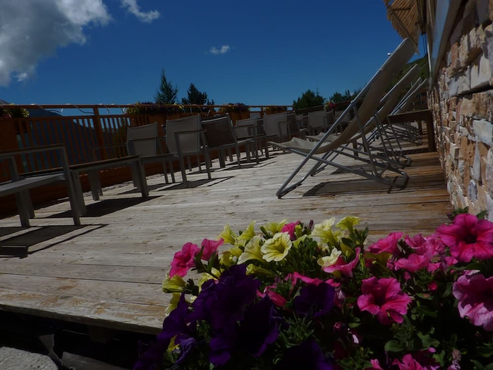 Sundeck