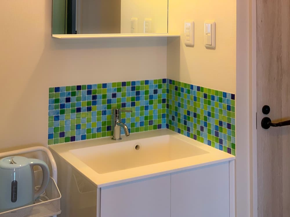 Bathroom sink