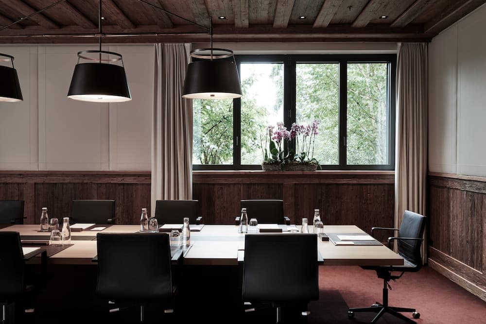 Meeting facility