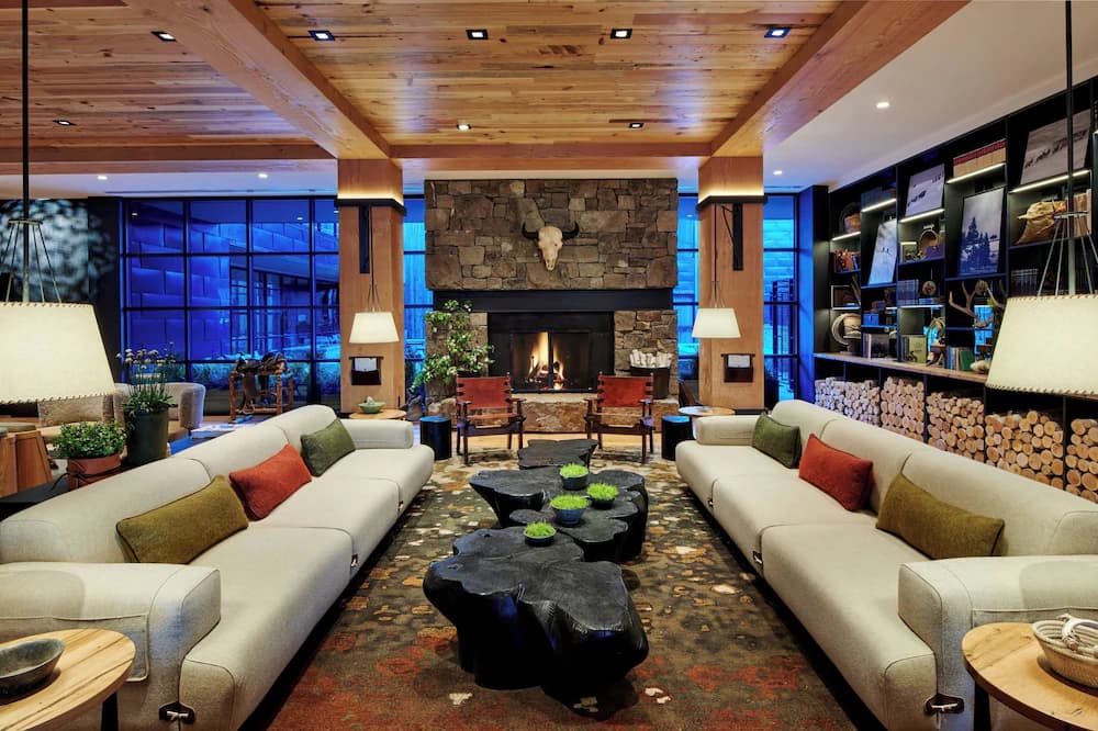 Lobby lounge