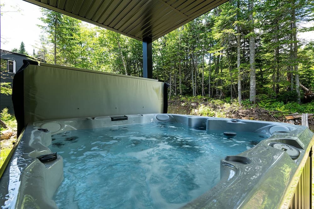 Private spa tub