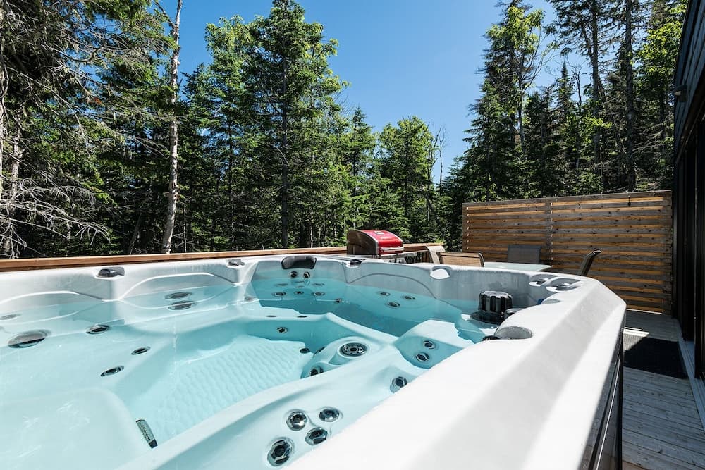 Private spa tub