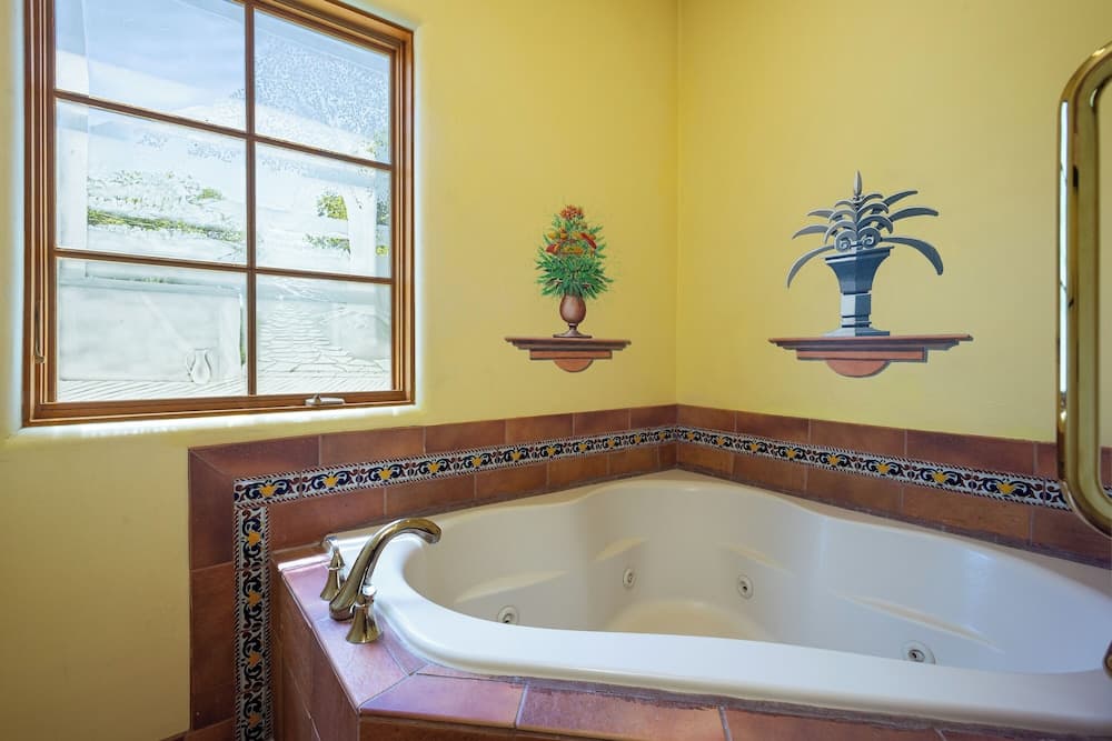 Jetted tub
