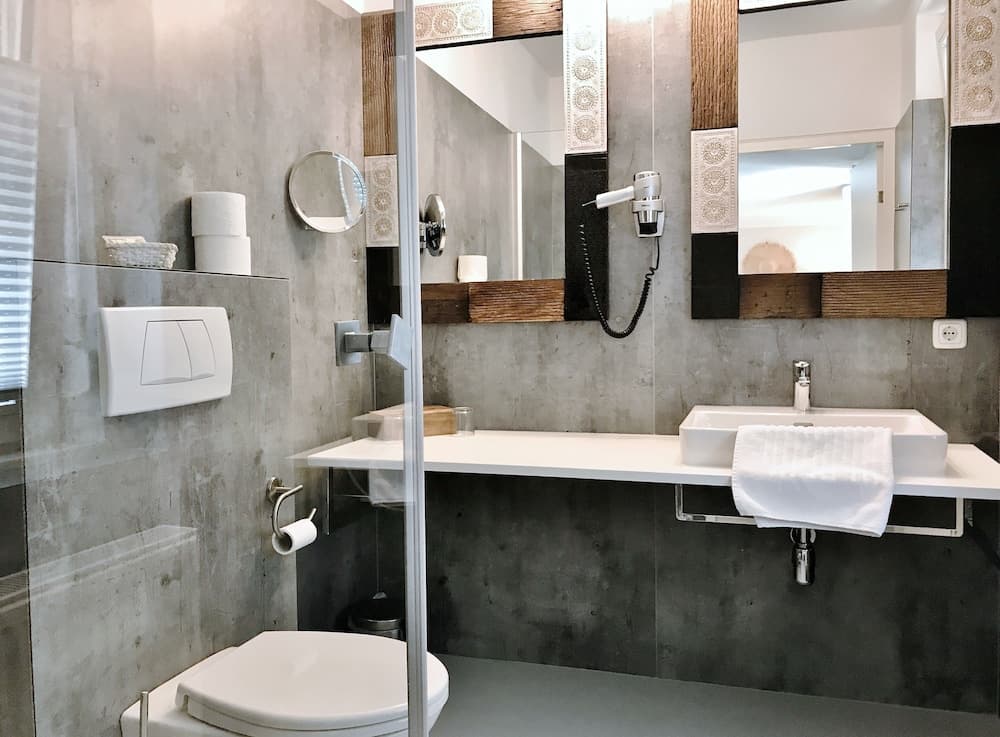 Bathroom amenities