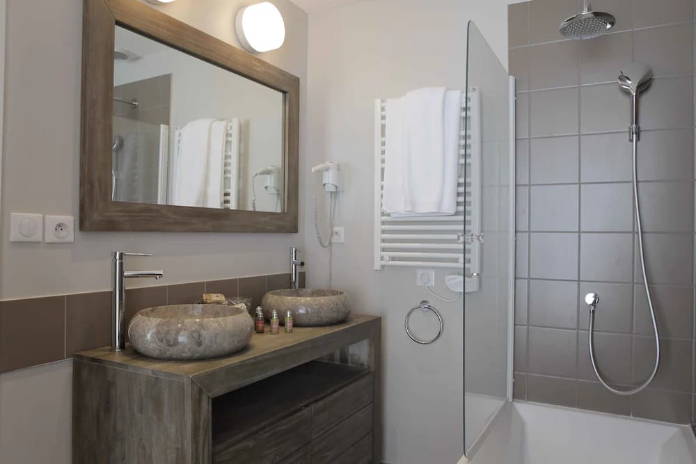 Bathroom amenities
