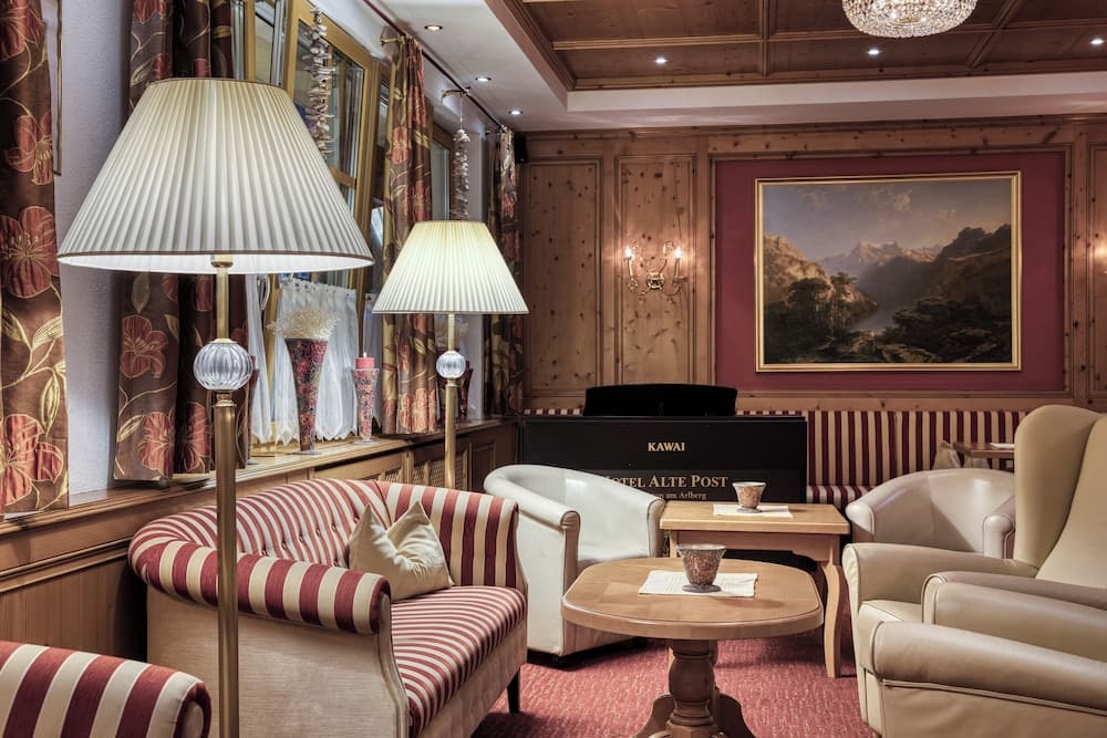 Lobby lounge