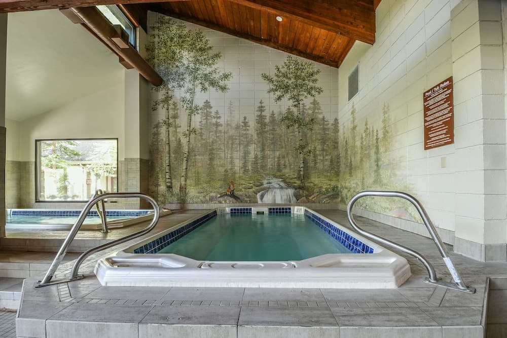 Indoor spa tub