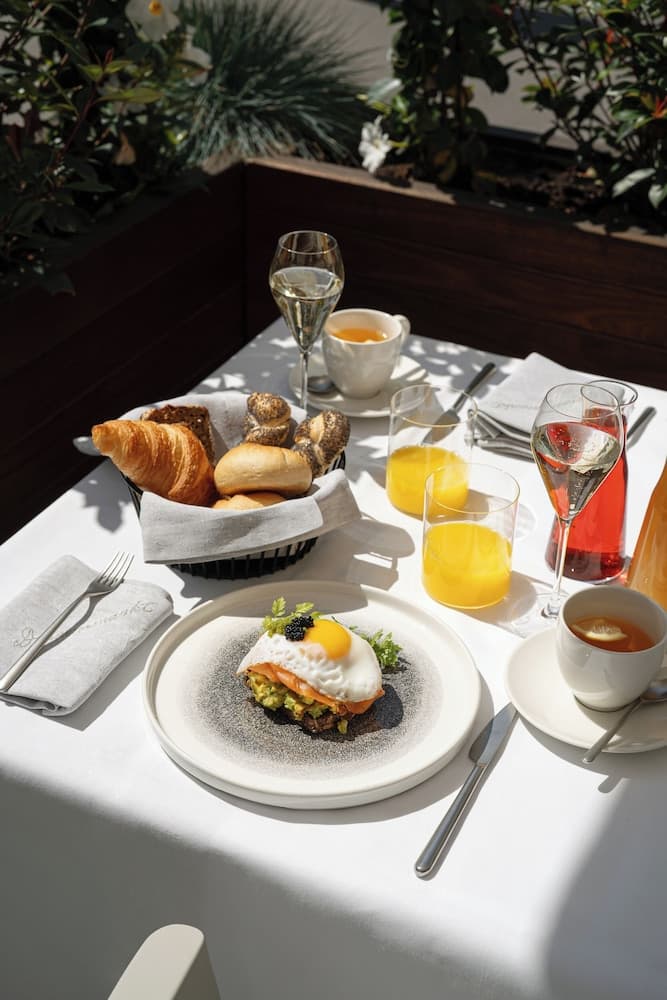 Breakfast meal