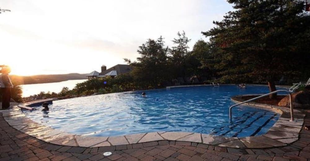 Infinity pool