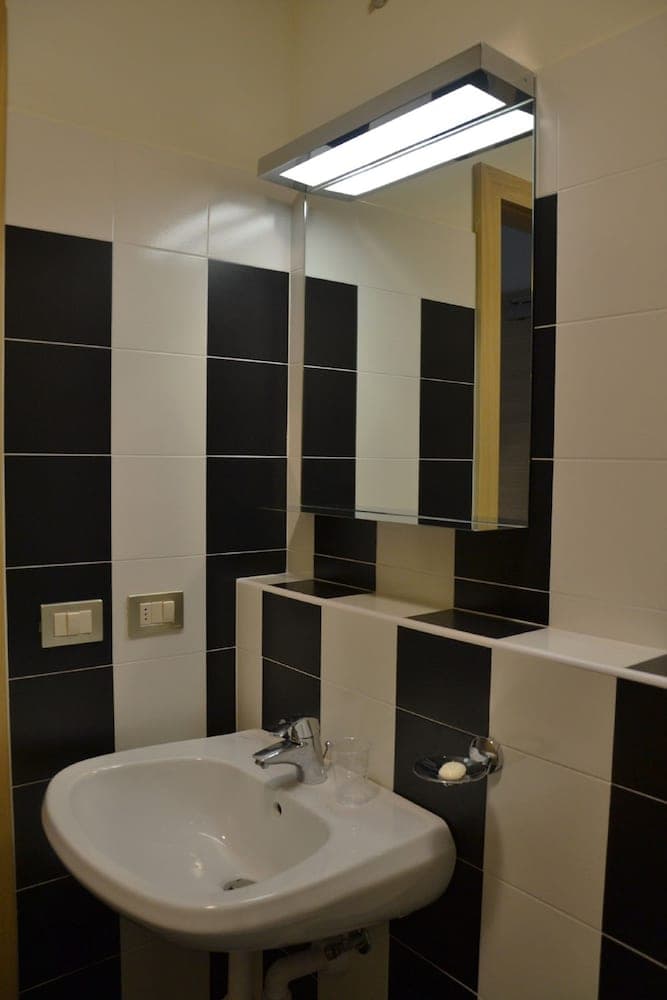 Bathroom sink
